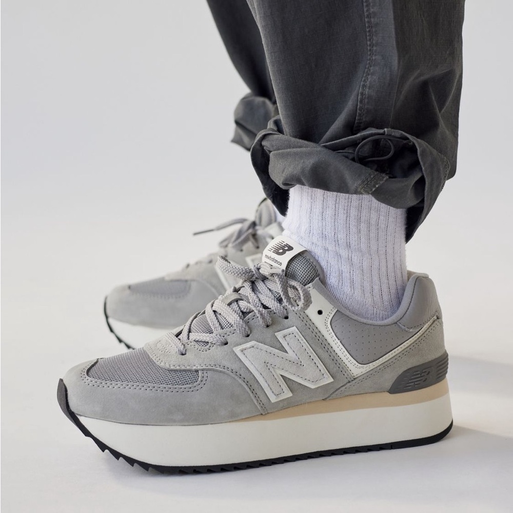 New Balance platform sneakers. NWT. **Box shoes will ship in is damaged**